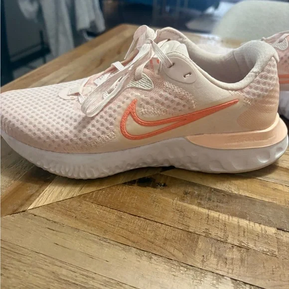 Nike Women’s Light Pink Running Shoes - Picture 7 of 9